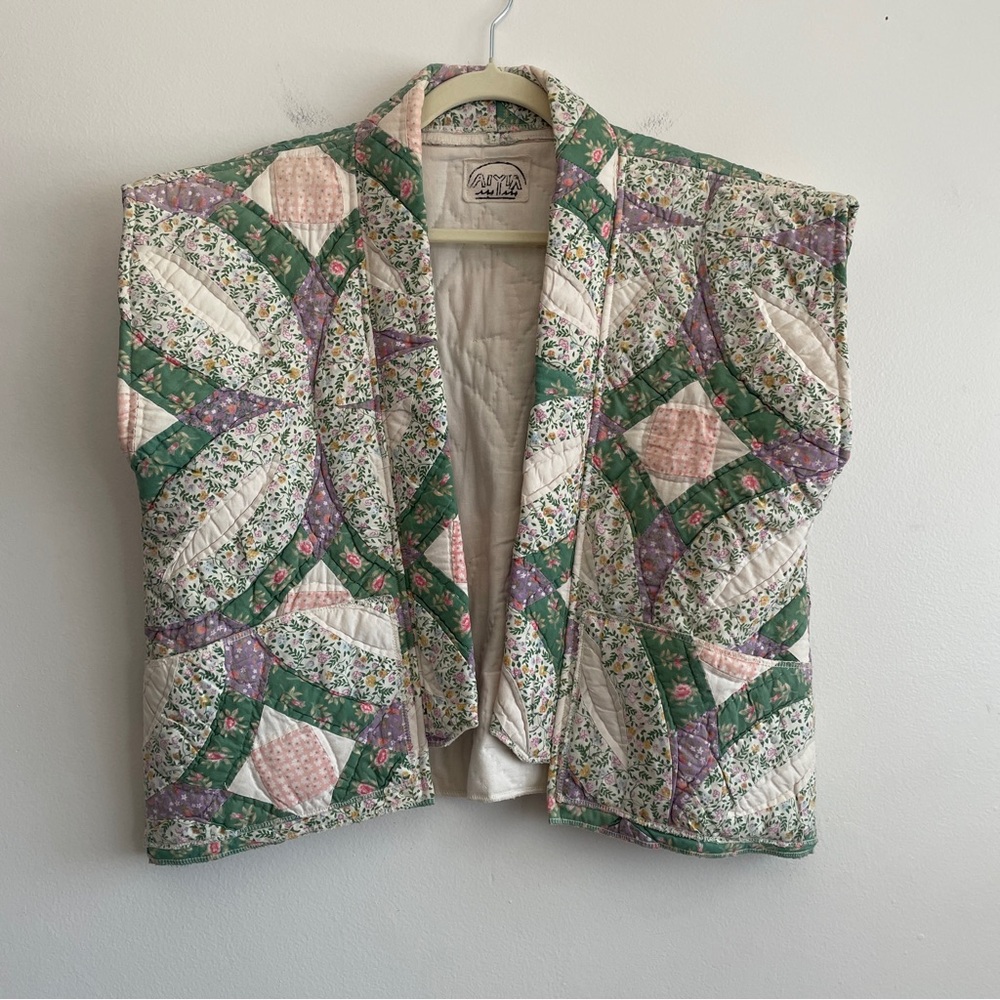 Handmade grandma quilted vest vintage Aiyia cottagecore prairie blanket large L - Picture 2 of 10